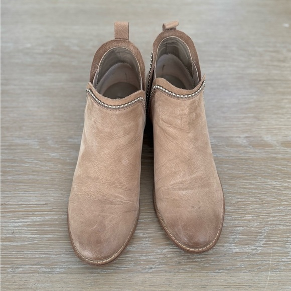 Steve Madden women’s Koto studded ankle booties boots beige brown leather size 8 - Picture 3 of 7